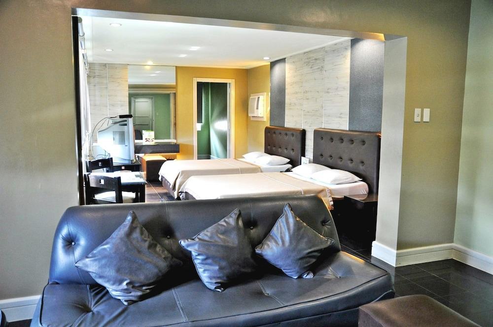Jardin De Rosal Hotel Pasig City Екстер'єр фото