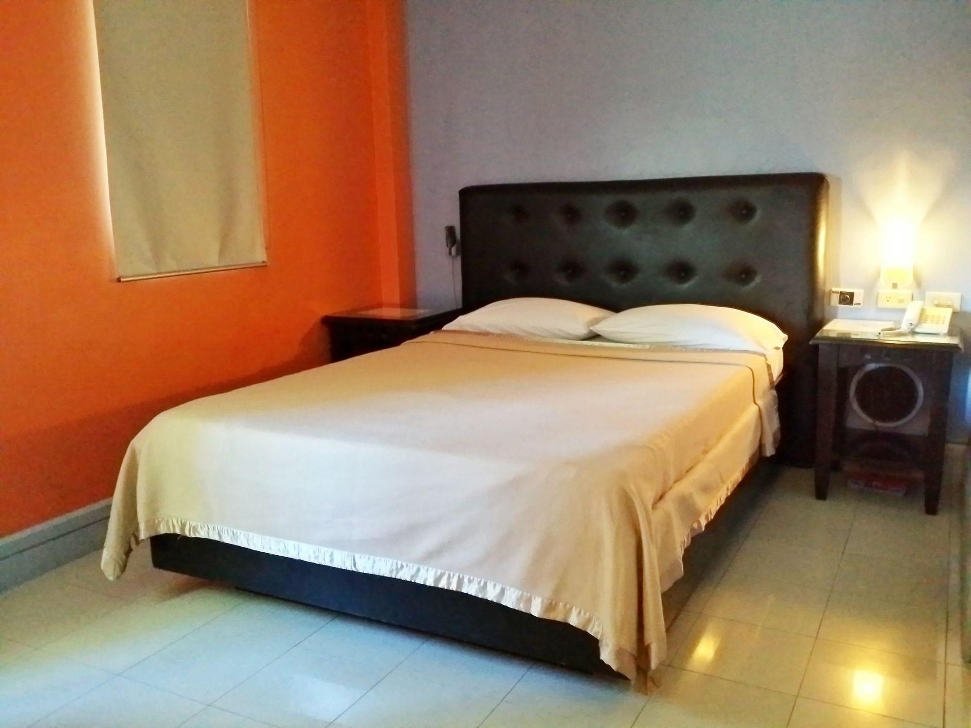 Jardin De Rosal Hotel Pasig City Екстер'єр фото