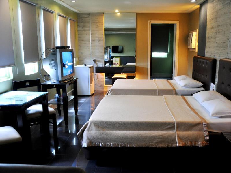 Jardin De Rosal Hotel Pasig City Екстер'єр фото