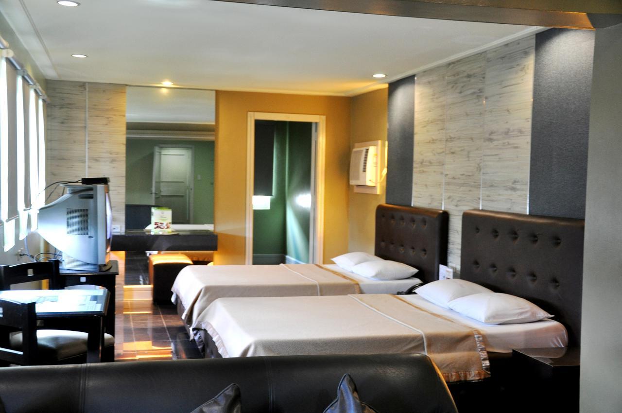 Jardin De Rosal Hotel Pasig City Екстер'єр фото