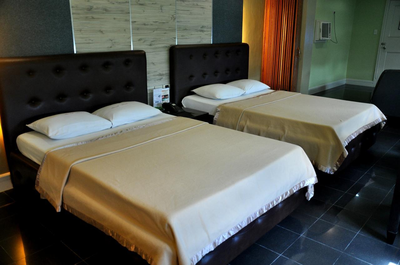 Jardin De Rosal Hotel Pasig City Екстер'єр фото