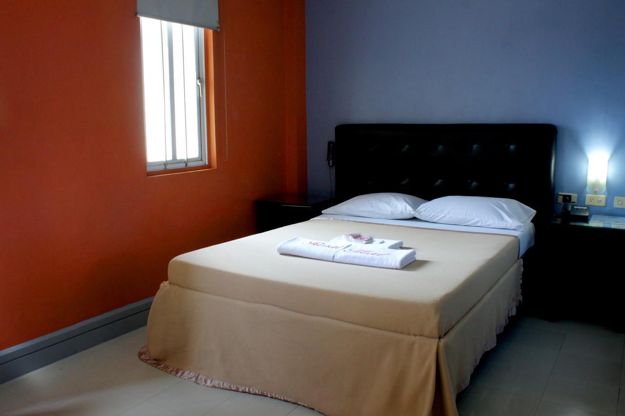 Jardin De Rosal Hotel Pasig City Екстер'єр фото