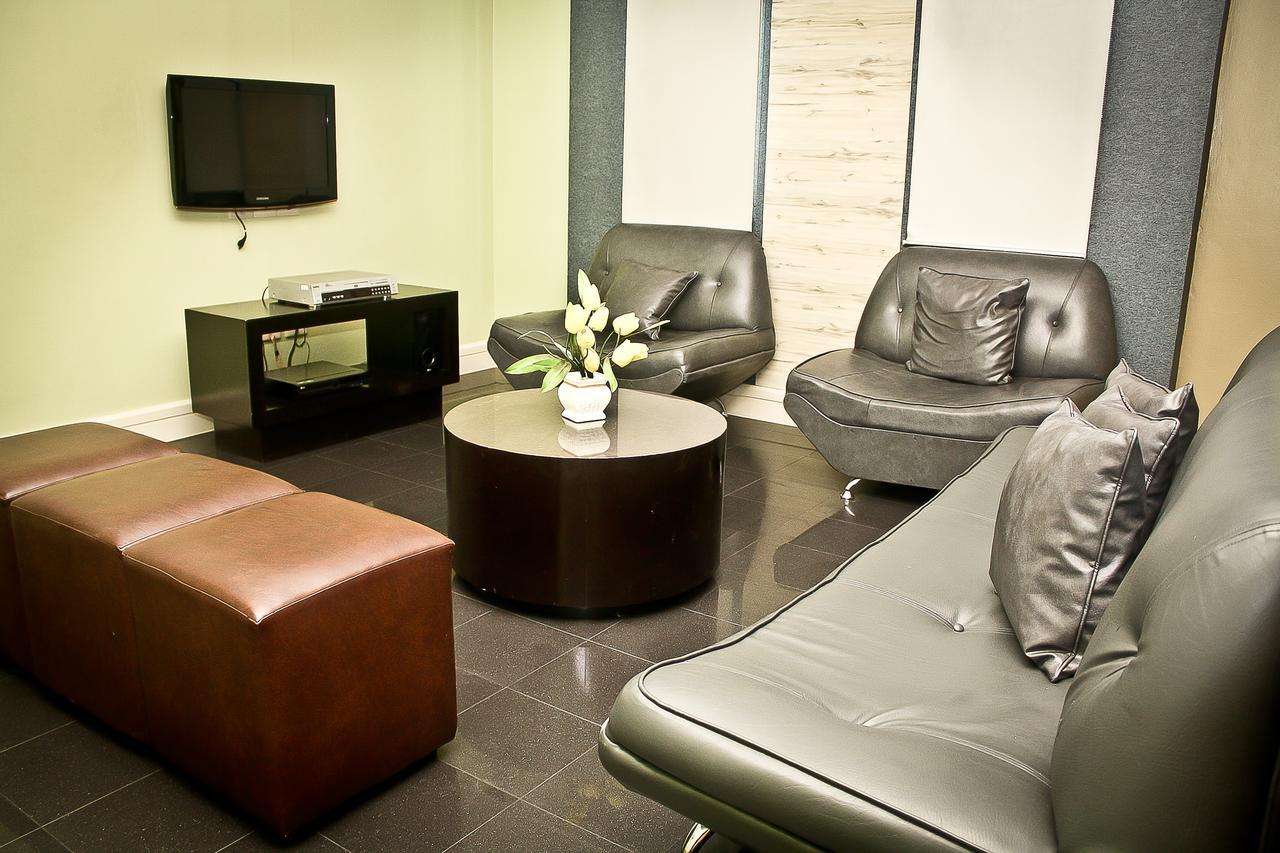 Jardin De Rosal Hotel Pasig City Екстер'єр фото