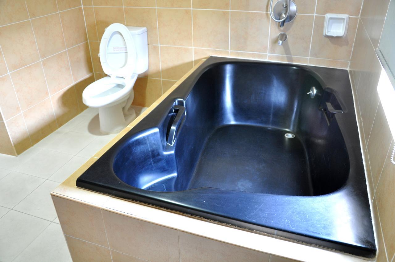 Jardin De Rosal Hotel Pasig City Екстер'єр фото