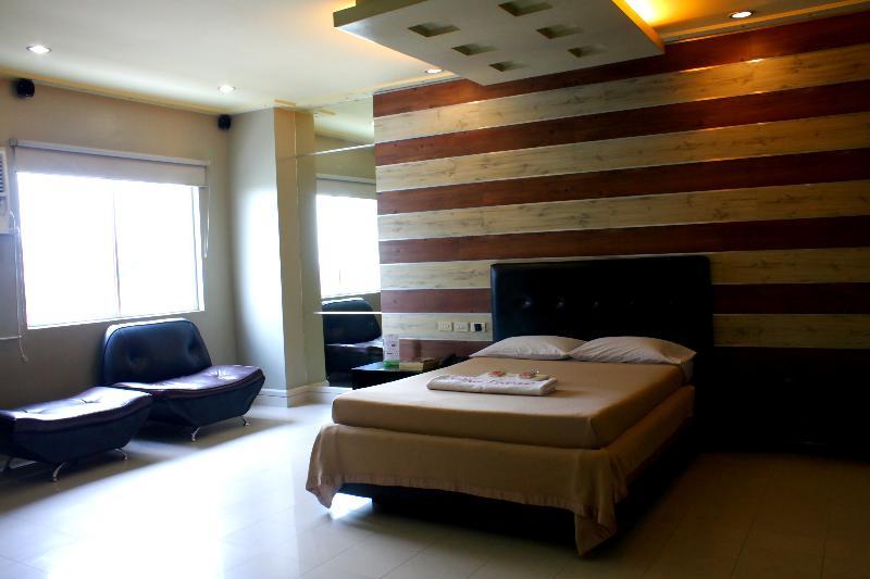 Jardin De Rosal Hotel Pasig City Екстер'єр фото