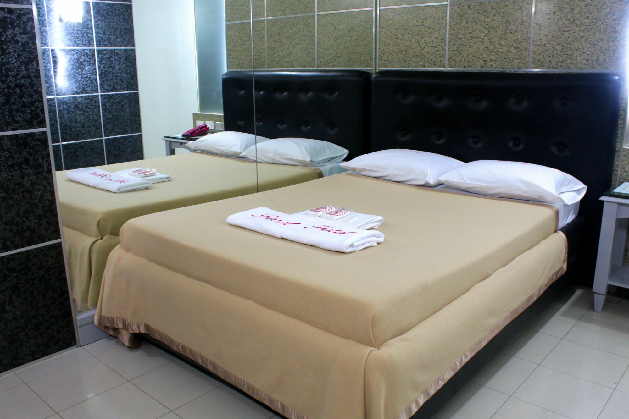 Jardin De Rosal Hotel Pasig City Екстер'єр фото