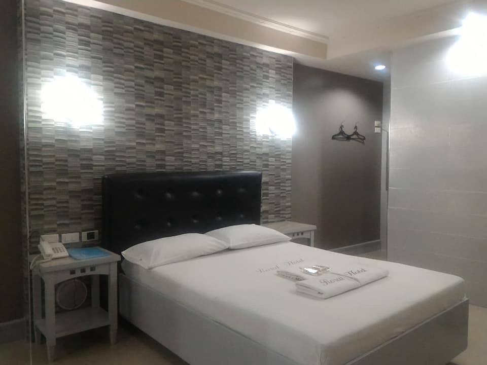 Jardin De Rosal Hotel Pasig City Екстер'єр фото